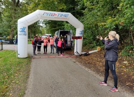 Mirna - 9 Dobrodelni Trimmigo, nekaj pohodnikov pred zacetkom pohoda, foto N Finzgar (3)